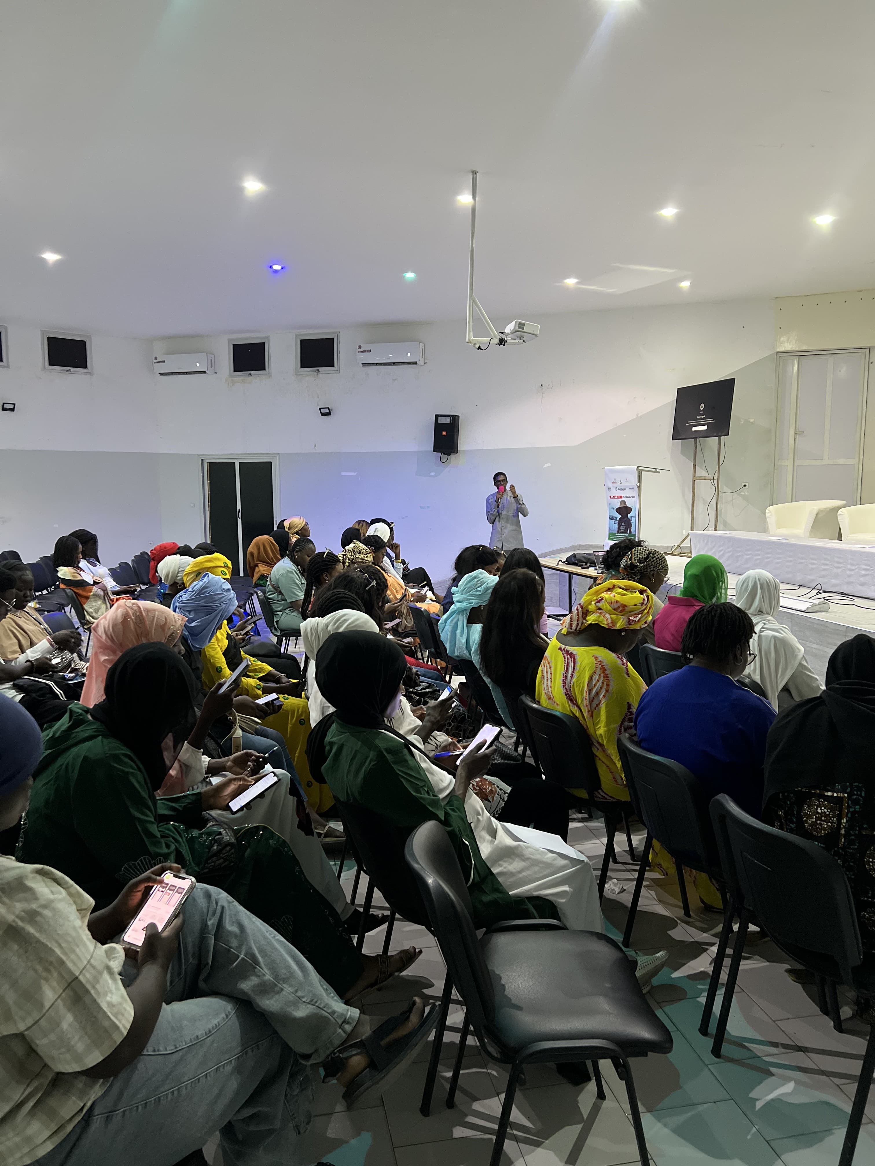 Élèves en session de formation numérique — Active Solution